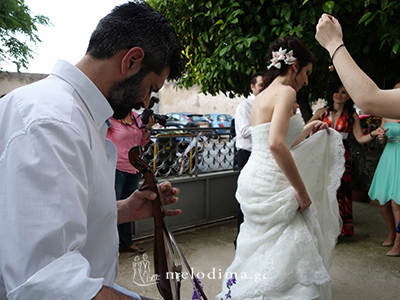Moving Cretan wedding in Neo Faliro